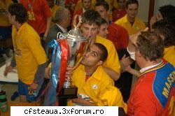Revista Clubului :Suporter Steaua - Si cateva poze din interior. :) - Suporter ros-albastru