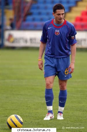 radoi e un imputit un nenorocit un uitat de soarta a mancat stelei sa plece si sa nu se mai trebuie
